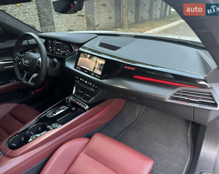 Білий Ауді RS e-tron GT, об'ємом двигуна 0 л та пробігом 29 тис. км за 59900 $, фото 60 на Automoto.ua