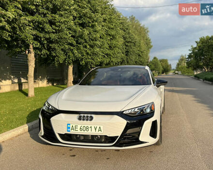 Белый Ауди RS e-tron GT, объемом двигателя 0 л и пробегом 29 тыс. км за 71800 $, фото 3 на Automoto.ua