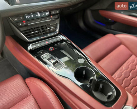 Белый Ауди RS e-tron GT, объемом двигателя 0 л и пробегом 29 тыс. км за 71800 $, фото 17 на Automoto.ua