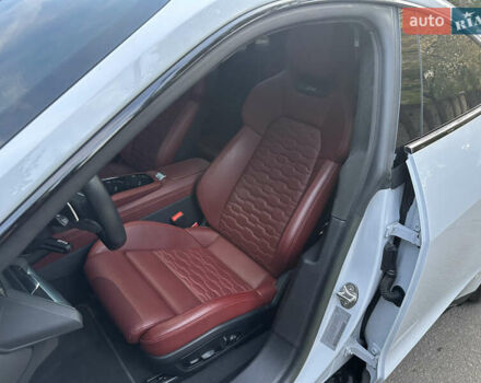 Білий Ауді RS e-tron GT, об'ємом двигуна 0 л та пробігом 29 тис. км за 59900 $, фото 51 на Automoto.ua