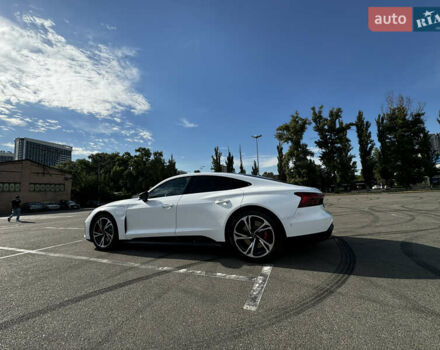 Белый Ауди RS e-tron GT, объемом двигателя 0 л и пробегом 5 тыс. км за 105000 $, фото 5 на Automoto.ua