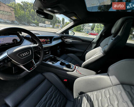 Белый Ауди RS e-tron GT, объемом двигателя 0 л и пробегом 5 тыс. км за 105000 $, фото 17 на Automoto.ua