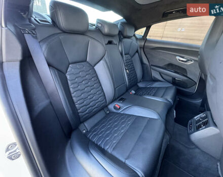 Білий Ауді RS e-tron GT, об'ємом двигуна 0 л та пробігом 17 тис. км за 59900 $, фото 50 на Automoto.ua