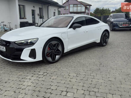 Белый Ауди RS e-tron GT, объемом двигателя 0 л и пробегом 71 тыс. км за 62500 $, фото 1 на Automoto.ua