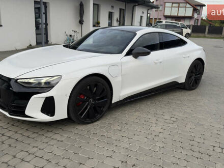 Белый Ауди RS e-tron GT, объемом двигателя 0 л и пробегом 52 тыс. км за 62500 $, фото 1 на Automoto.ua
