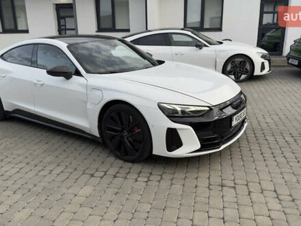 Белый Ауди RS e-tron GT, объемом двигателя 0 л и пробегом 52 тыс. км за 63500 $, фото 1 на Automoto.ua