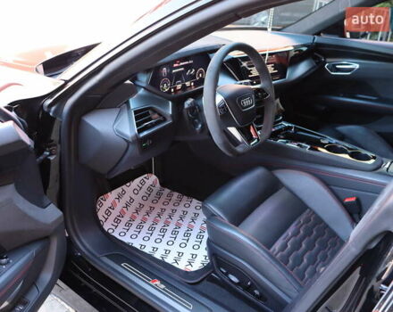 Черный Ауди RS e-tron GT, объемом двигателя 0 л и пробегом 61 тыс. км за 67400 $, фото 16 на Automoto.ua
