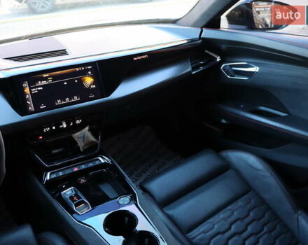 Черный Ауди RS e-tron GT, объемом двигателя 0 л и пробегом 61 тыс. км за 67400 $, фото 45 на Automoto.ua