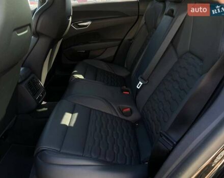 Чорний Ауді RS e-tron GT, об'ємом двигуна 0 л та пробігом 40 тис. км за 84999 $, фото 56 на Automoto.ua