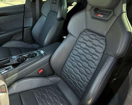 Черный Ауди RS e-tron GT, объемом двигателя 0 л и пробегом 2 тыс. км за 107000 $, фото 16 на Automoto.ua