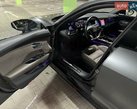 Серый Ауди RS e-tron GT, объемом двигателя 0 л и пробегом 51 тыс. км за 71000 $, фото 20 на Automoto.ua