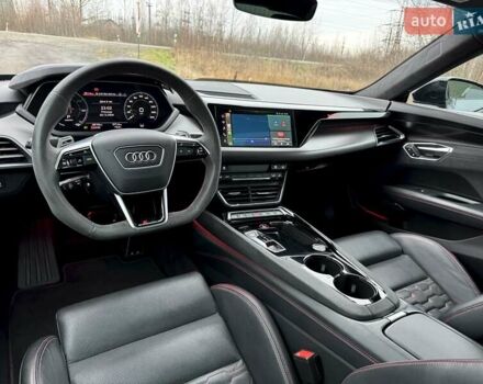 Серый Ауди RS e-tron GT, объемом двигателя 0 л и пробегом 48 тыс. км за 67700 $, фото 45 на Automoto.ua