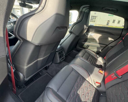 Серый Ауди RS e-tron GT, объемом двигателя 0 л и пробегом 52 тыс. км за 60000 $, фото 9 на Automoto.ua