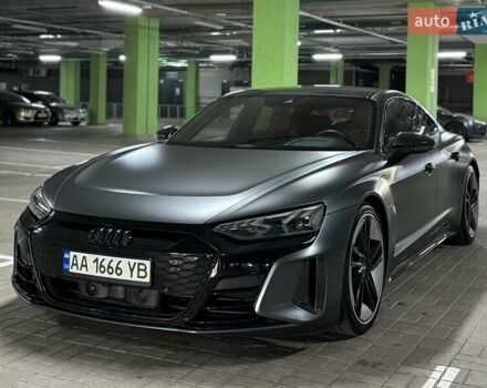 Серый Ауди RS e-tron GT, объемом двигателя 0 л и пробегом 51 тыс. км за 71000 $, фото 3 на Automoto.ua