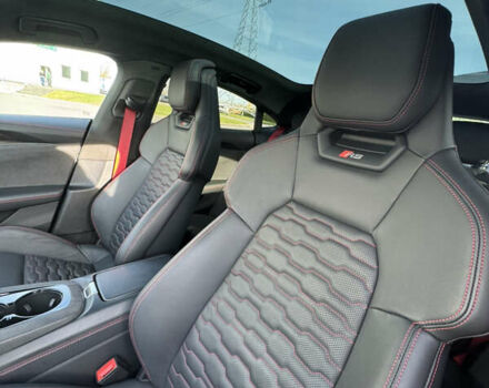 Серый Ауди RS e-tron GT, объемом двигателя 0 л и пробегом 52 тыс. км за 60000 $, фото 8 на Automoto.ua