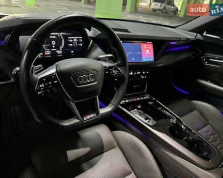 Серый Ауди RS e-tron GT, объемом двигателя 0 л и пробегом 51 тыс. км за 71000 $, фото 17 на Automoto.ua