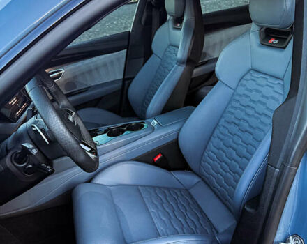 Серый Ауди RS e-tron GT, объемом двигателя 0 л и пробегом 12 тыс. км за 78000 $, фото 4 на Automoto.ua