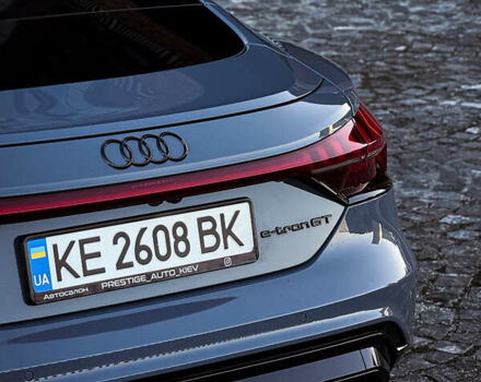 Серый Ауди RS e-tron GT, объемом двигателя 0 л и пробегом 12 тыс. км за 78000 $, фото 10 на Automoto.ua