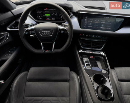 Серый Ауди RS e-tron GT, объемом двигателя 0 л и пробегом 21 тыс. км за 62000 $, фото 24 на Automoto.ua