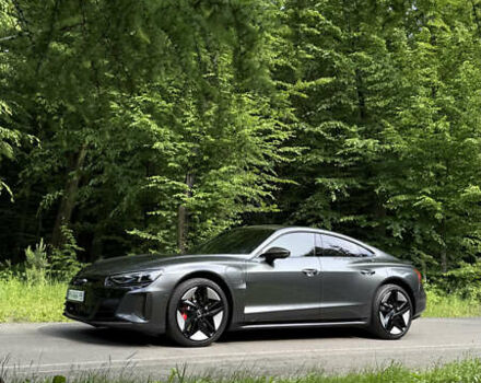 Серый Ауди RS e-tron GT, объемом двигателя 0 л и пробегом 52 тыс. км за 70500 $, фото 4 на Automoto.ua