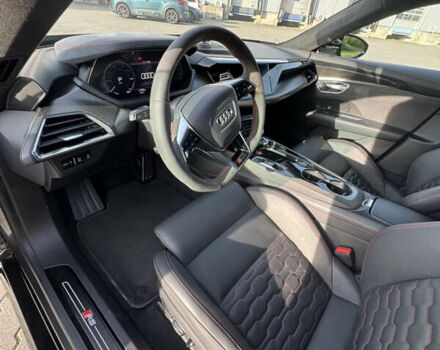 Серый Ауди RS e-tron GT, объемом двигателя 0 л и пробегом 52 тыс. км за 60000 $, фото 7 на Automoto.ua