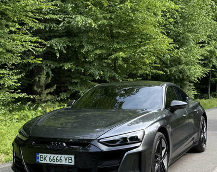 Серый Ауди RS e-tron GT, объемом двигателя 0 л и пробегом 52 тыс. км за 70500 $, фото 3 на Automoto.ua