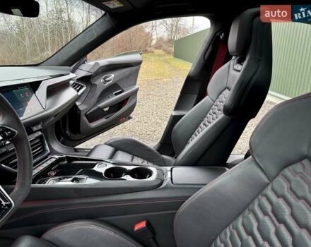 Серый Ауди RS e-tron GT, объемом двигателя 0 л и пробегом 48 тыс. км за 67700 $, фото 35 на Automoto.ua