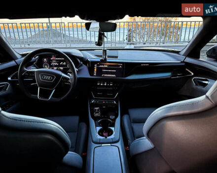 Серый Ауди RS e-tron GT, объемом двигателя 0 л и пробегом 12 тыс. км за 78000 $, фото 6 на Automoto.ua