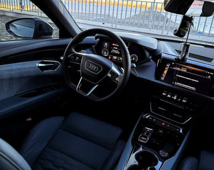 Серый Ауди RS e-tron GT, объемом двигателя 0 л и пробегом 12 тыс. км за 78000 $, фото 5 на Automoto.ua