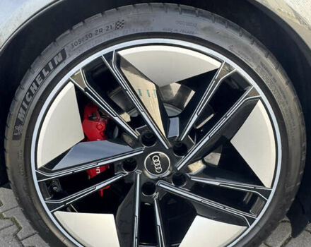 Серый Ауди RS e-tron GT, объемом двигателя 0 л и пробегом 52 тыс. км за 60000 $, фото 10 на Automoto.ua