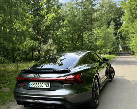 Серый Ауди RS e-tron GT, объемом двигателя 0 л и пробегом 52 тыс. км за 70500 $, фото 11 на Automoto.ua