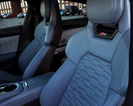 Серый Ауди RS e-tron GT, объемом двигателя 0 л и пробегом 12 тыс. км за 78000 $, фото 9 на Automoto.ua