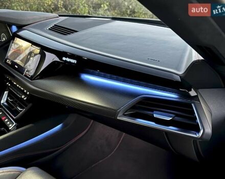 Серый Ауди RS e-tron GT, объемом двигателя 0 л и пробегом 48 тыс. км за 67700 $, фото 63 на Automoto.ua