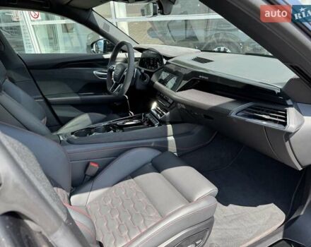 Серый Ауди RS e-tron GT, объемом двигателя 0 л и пробегом 51 тыс. км за 68490 $, фото 31 на Automoto.ua