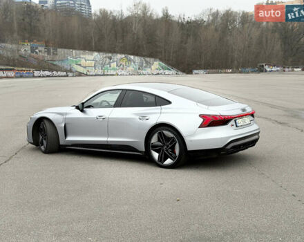 Серый Ауди RS e-tron GT, объемом двигателя 0 л и пробегом 39 тыс. км за 69500 $, фото 4 на Automoto.ua