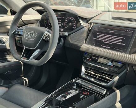 Серый Ауди RS e-tron GT, объемом двигателя 0 л и пробегом 51 тыс. км за 68490 $, фото 35 на Automoto.ua