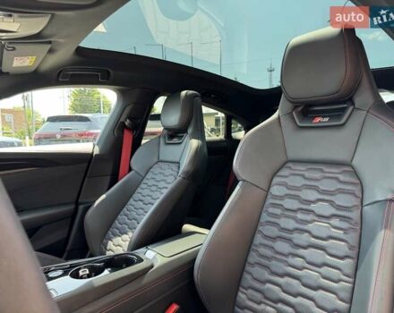 Серый Ауди RS e-tron GT, объемом двигателя 0 л и пробегом 51 тыс. км за 68490 $, фото 24 на Automoto.ua