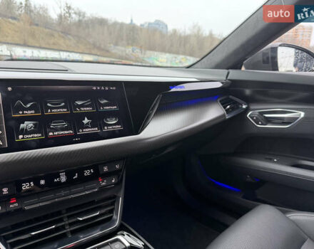 Серый Ауди RS e-tron GT, объемом двигателя 0 л и пробегом 39 тыс. км за 69500 $, фото 18 на Automoto.ua