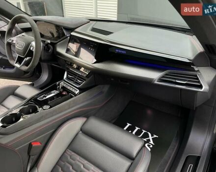 Сірий Ауді RS e-tron GT, об'ємом двигуна 0 л та пробігом 51 тис. км за 71900 $, фото 43 на Automoto.ua