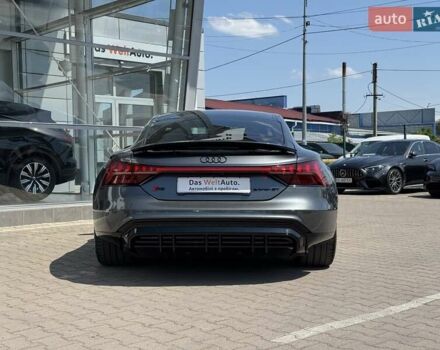 Серый Ауди RS e-tron GT, объемом двигателя 0 л и пробегом 51 тыс. км за 68490 $, фото 8 на Automoto.ua