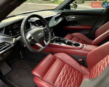Сірий Ауді RS e-tron GT, об'ємом двигуна 0 л та пробігом 46 тис. км за 74900 $, фото 31 на Automoto.ua