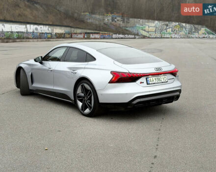Серый Ауди RS e-tron GT, объемом двигателя 0 л и пробегом 39 тыс. км за 69500 $, фото 5 на Automoto.ua