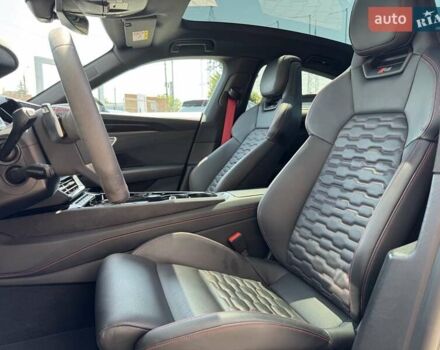 Серый Ауди RS e-tron GT, объемом двигателя 0 л и пробегом 51 тыс. км за 68490 $, фото 22 на Automoto.ua