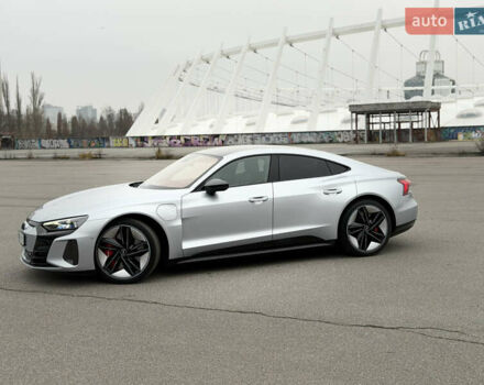Серый Ауди RS e-tron GT, объемом двигателя 0 л и пробегом 39 тыс. км за 69500 $, фото 2 на Automoto.ua
