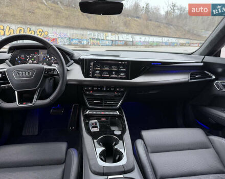 Серый Ауди RS e-tron GT, объемом двигателя 0 л и пробегом 39 тыс. км за 69500 $, фото 20 на Automoto.ua