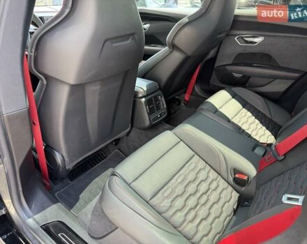 Серый Ауди RS e-tron GT, объемом двигателя 0 л и пробегом 51 тыс. км за 68490 $, фото 28 на Automoto.ua