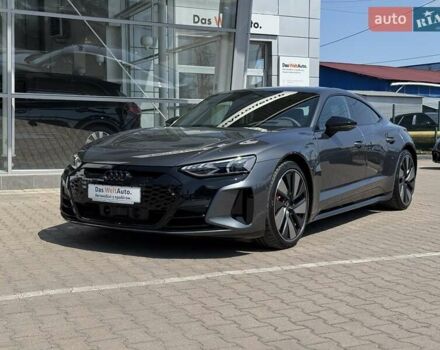 Серый Ауди RS e-tron GT, объемом двигателя 0 л и пробегом 51 тыс. км за 68490 $, фото 1 на Automoto.ua