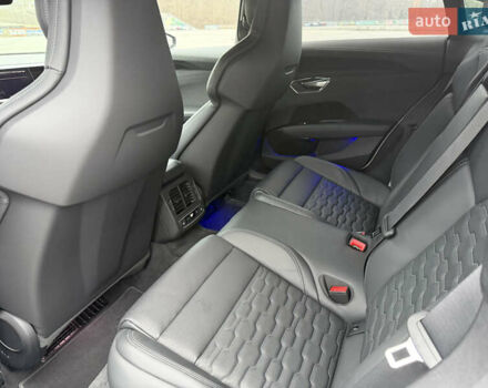 Серый Ауди RS e-tron GT, объемом двигателя 0 л и пробегом 39 тыс. км за 69500 $, фото 23 на Automoto.ua