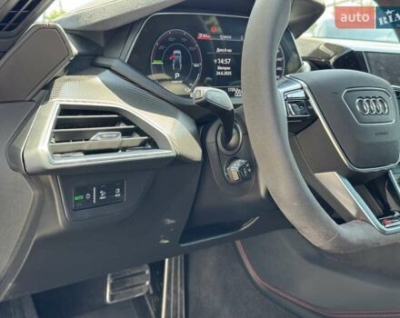Серый Ауди RS e-tron GT, объемом двигателя 0 л и пробегом 51 тыс. км за 68490 $, фото 18 на Automoto.ua