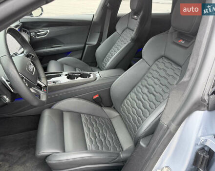 Серый Ауди RS e-tron GT, объемом двигателя 0 л и пробегом 39 тыс. км за 69500 $, фото 26 на Automoto.ua